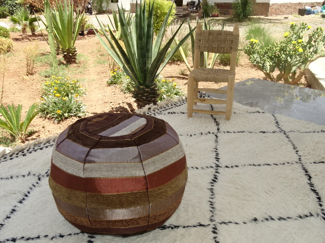 Tapis berbère Poufs kilim or sabra #52193