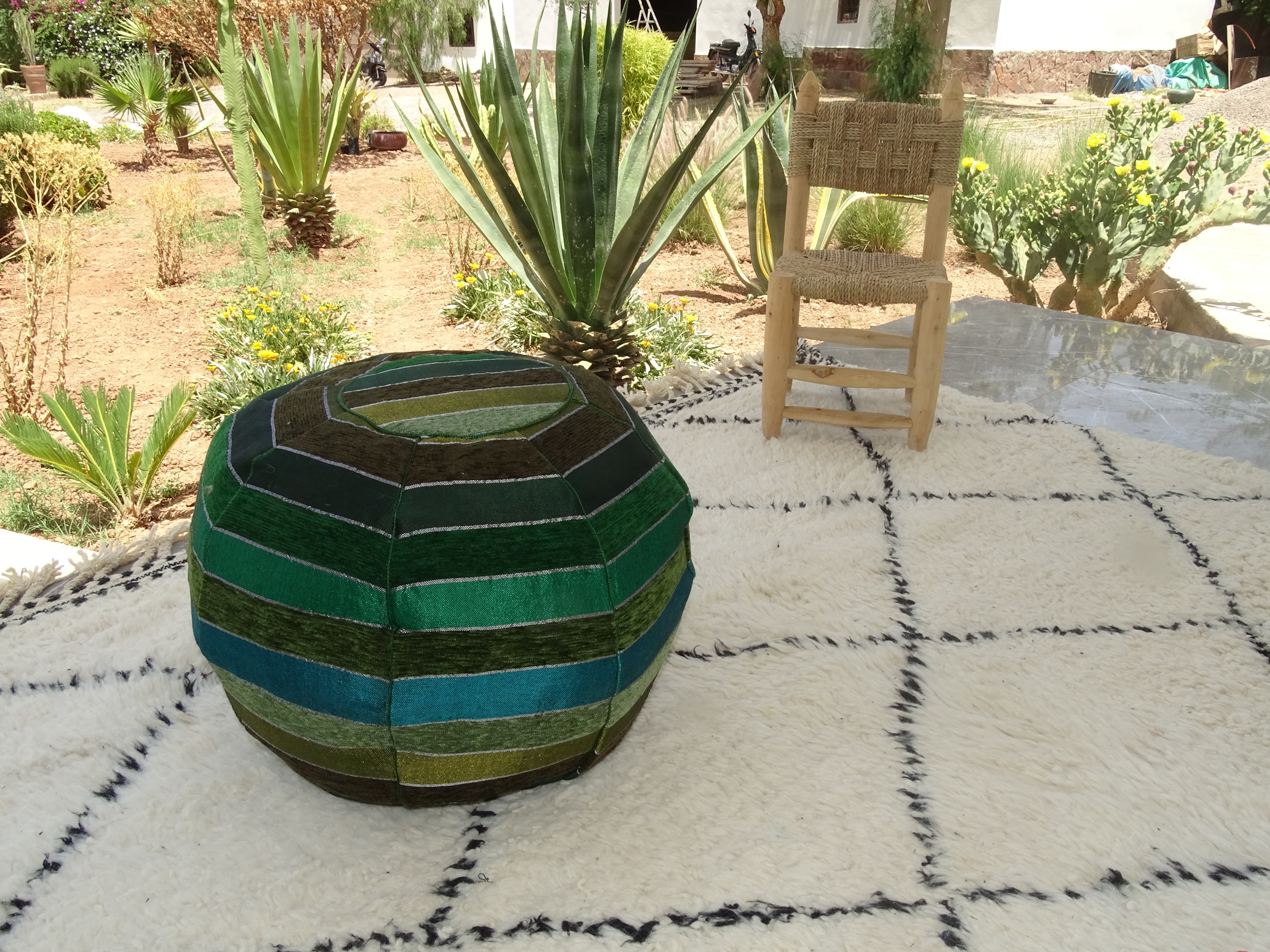 Tapis berbère Poufs kilim or sabra #52195